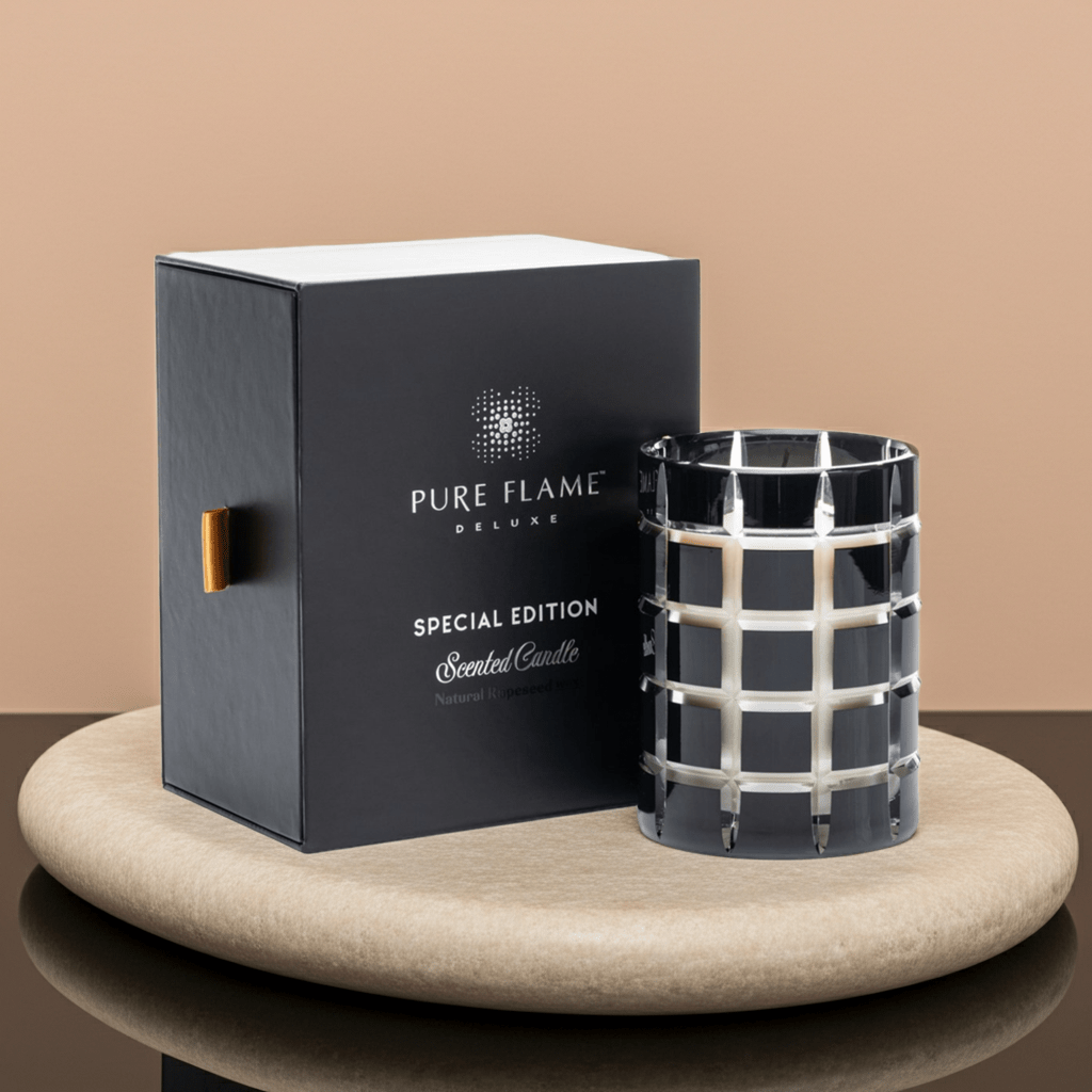 PURE FLAME – Poudrée Crystal Edition „Deluxe“ Duftkerze in Schwarz - Clamora